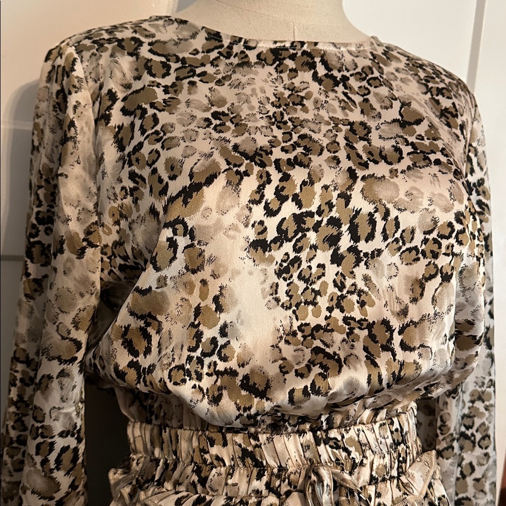 Main Strip Animal Print Long Sleeve mini M ruffled elastic cuffs rayon romper - Picture 5 of 15